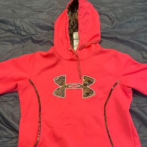 Under armor camp and pink small hoodie